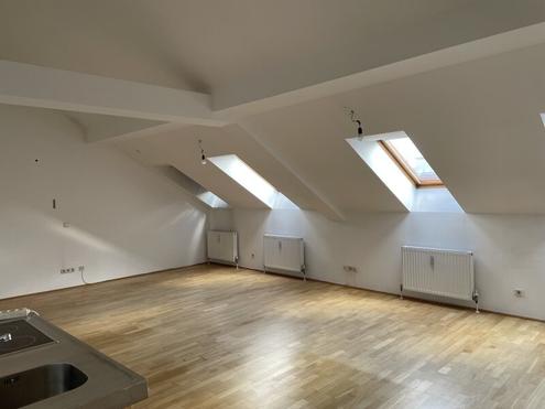 INTERESSANTES EIN-ZIMMER-LOFT - RUHELAGE/U4-NÄHE!