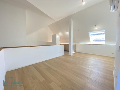 MODERNE MAISONETTE MIT TERRASSE