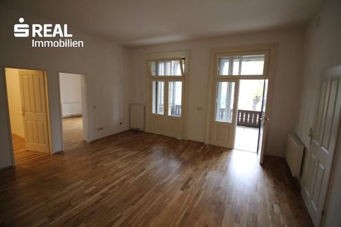 Altbau 2 Zimmer, ca. 10 m² Balkon