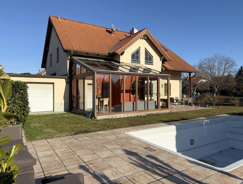 Rckansicht mit Pool