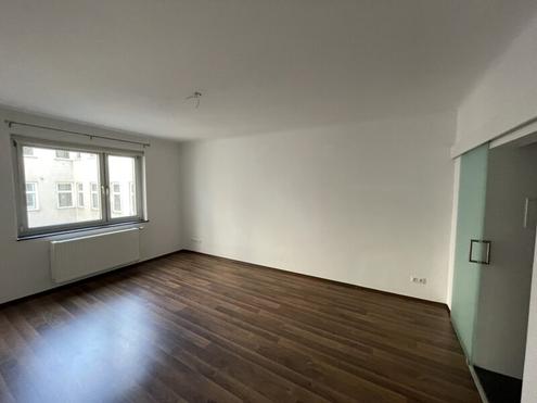 MODERNE UND HELLE 2,5-ZIMMER-WOHNUNG NÄHE KARMELITERMARKT/AUGARTEN!