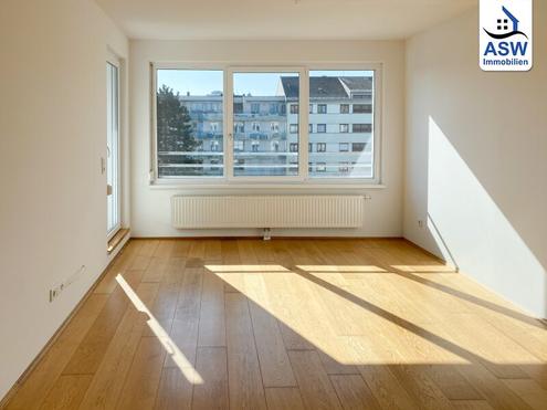 Schöne 2,5-Zimmerwohnung mit Loggia/Balkon und Küche in zentraler Lage