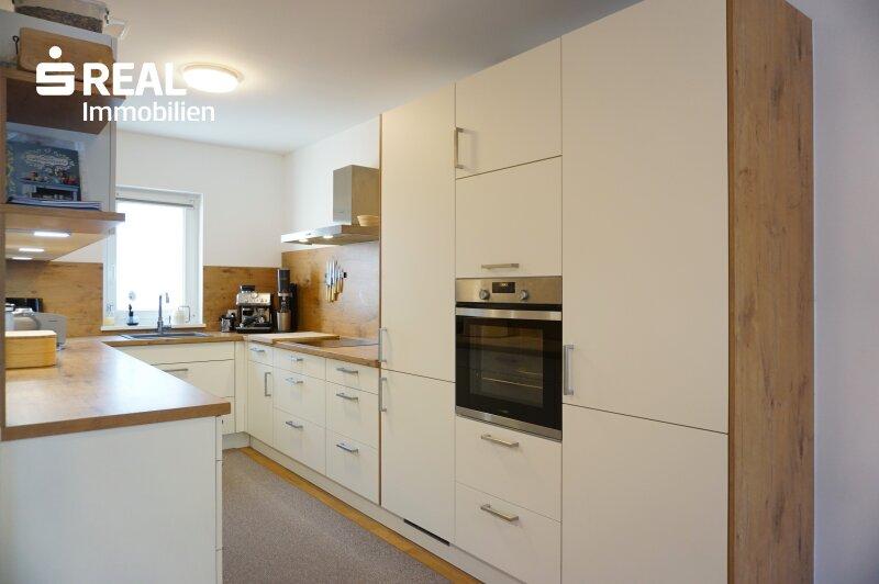 Moderne Kche mit Top E-Gerten