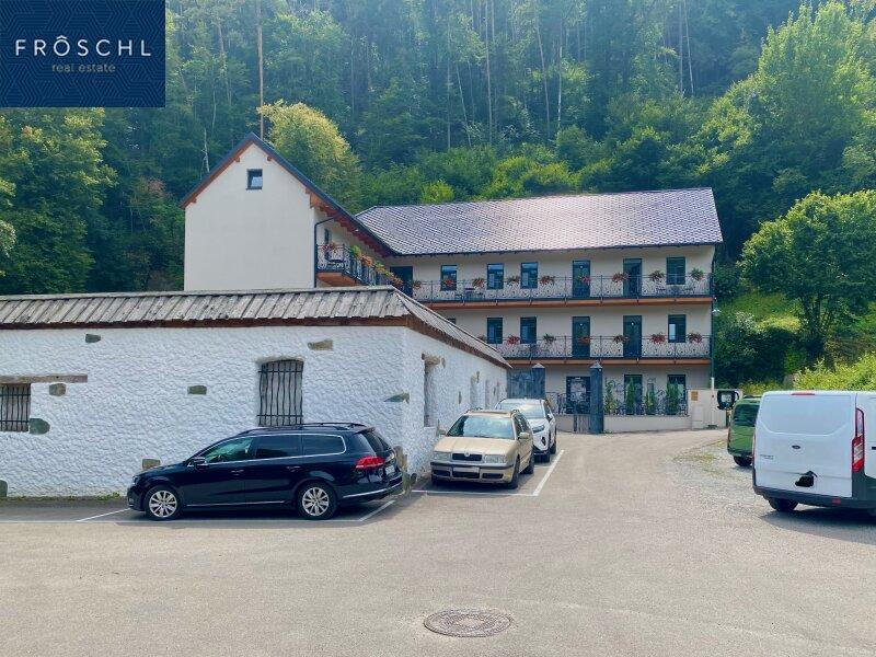 Ansicht der Anlage vom ffentlichen Parkplatz
