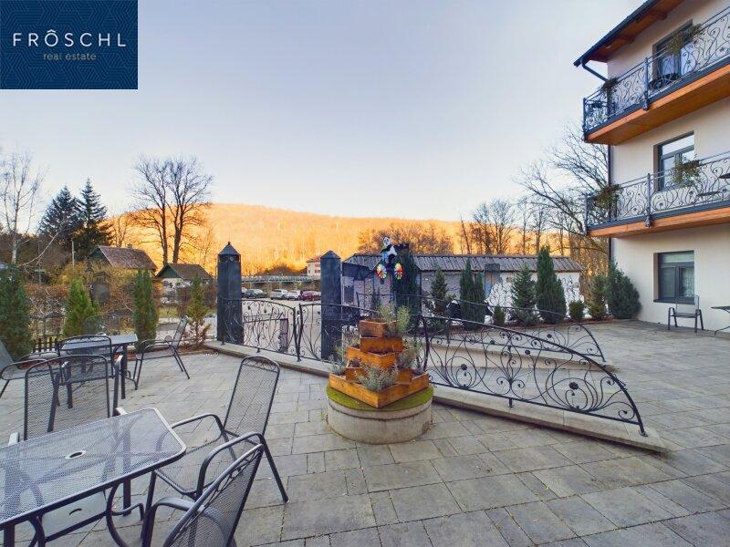 Herbst-Blick von Terrasse Richtung Thaya u. Parkplatz