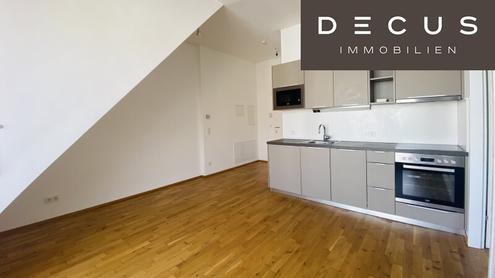 / IN DEN RUHIGEN INNENHOF AUSGERICHTET / DACHGESCHOSSWOHNUNG / TERRASSE / 2 ZIMMER / VERFÜGBAR AB 1.04.2025