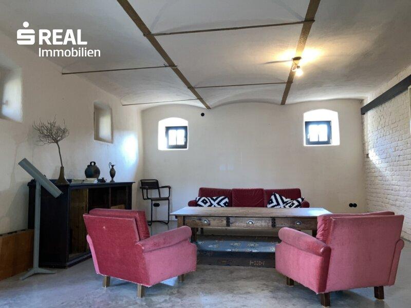 Wohnzimmer neben Essplatz