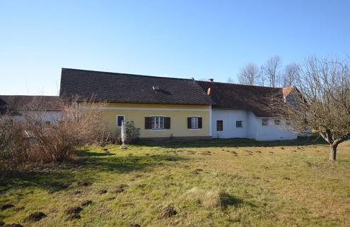 BAUERNHAUS mit Ackerflächen und Baugrundstücken