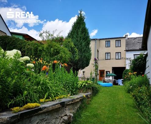 Gerumiges Wohnhaus mit groem Garten und angrenzendem Fischteich
