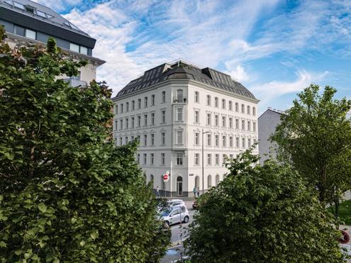 Dachgeschoß-Ausbau mit traumhaftem Ausblick in zentraler Lage ab 01.05.2025 verfügbar