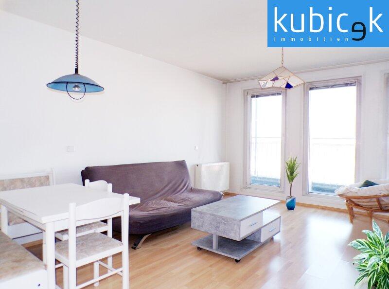 Wohn-/Esszimmer mit Ausgang auf den Balkon