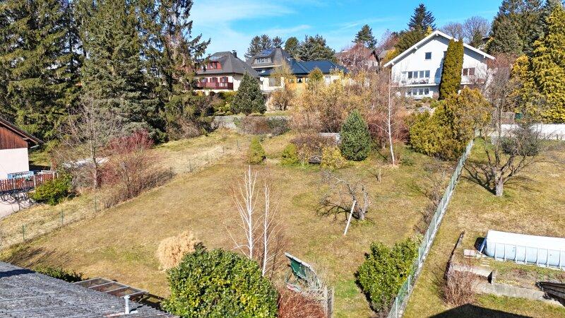wunderschner, uneinsehbarer Garten