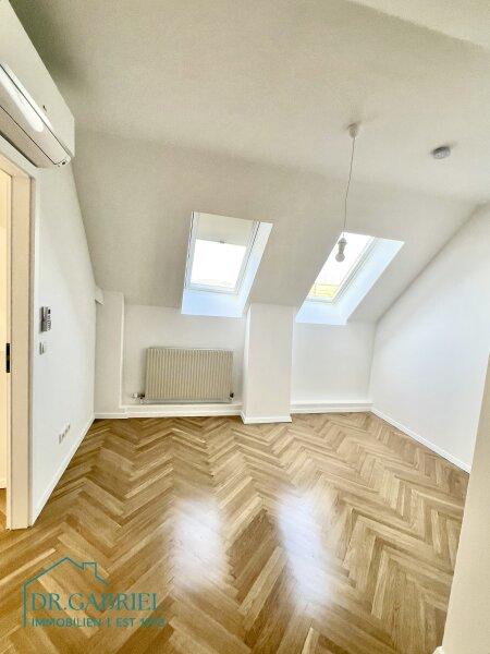 Schlafzimmer III