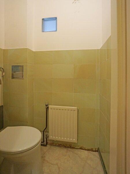 separates WC