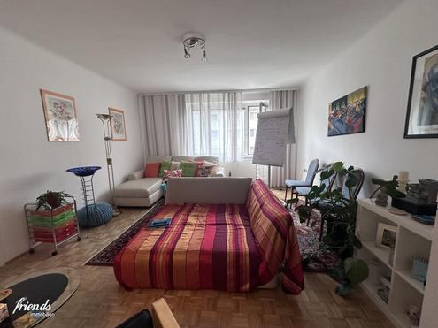 2,5-Zimmer Wohnung im 3. Stock mit Lift in zentraler Lage! WG-geeignet!