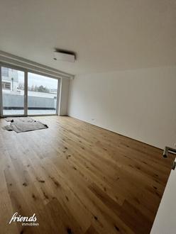 Miete: 2 Zimmer Balkon, Garage und TG-Stellplatz