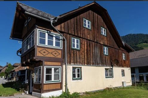 KLEINES GEMÜTLICHES ZINSHAUS IN HERRLICHER UMGEBUNG