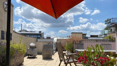 BEVORZUGTE LAGE: RUHIGE und CHARMANTE  3 ZIMMER Terrassenwohnung /Klimaanlage