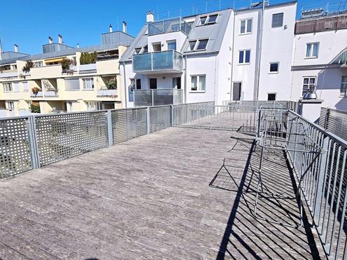 U3-NÄHE, LORYSTRASSE, vermietete 50 m2 Neubau mit 38 m2 Terrasse, 2 Zimmer, Komplettküche, Duschbad, Parketten, 4. Liftstock