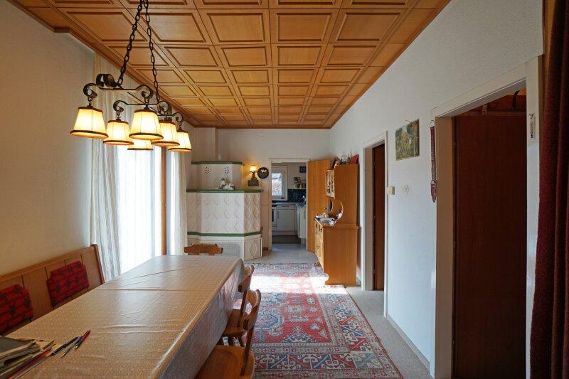 Wohnraum mit Kachelofen