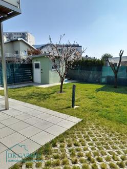MODERNES EINFAMILIENHAUS MIT GARTEN