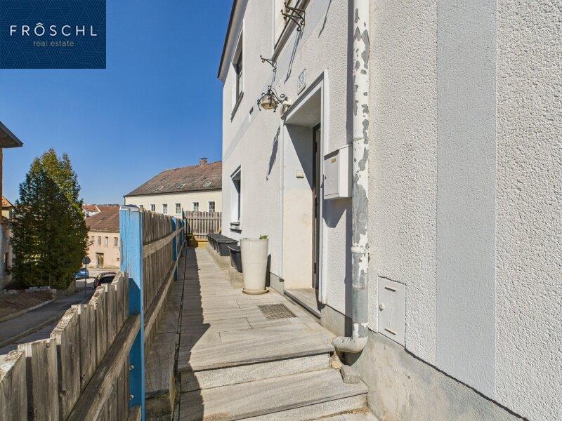 Zugang zum Eingang und Terrasse im EG