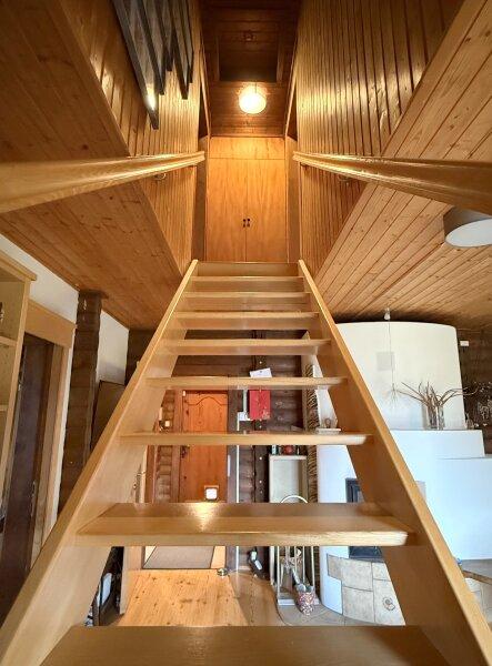 Treppe ins Obergeschoss