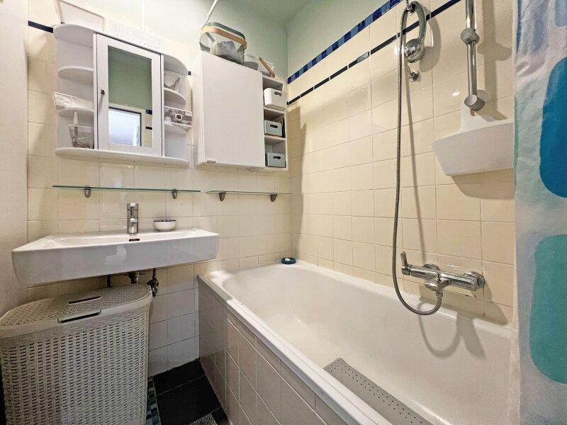 Bad mit Wanne