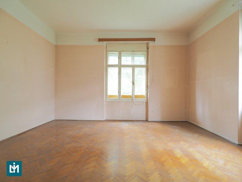 Zimmer UG. (SW)