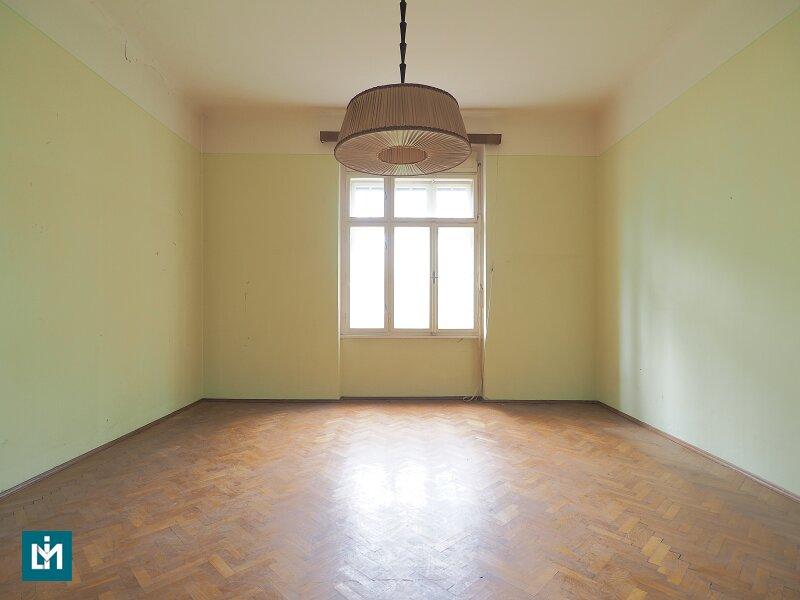 Zimmer UG. (S)