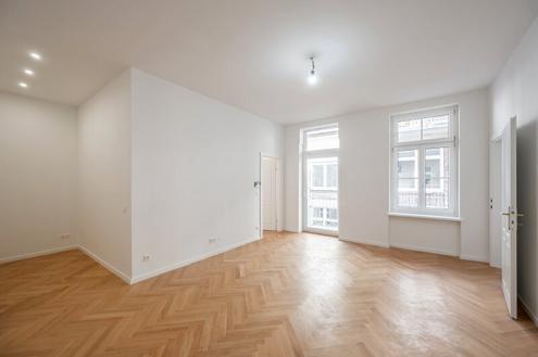 ++NEU++  Gepflegte 2-Zimmer Altbauwohnung mit Balkon in Bestlage! Hofruhelage!