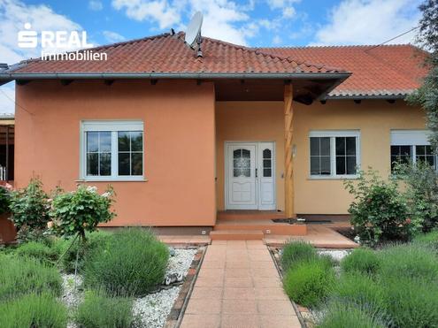 Charmantes Einfamilienhaus mit großem Garten, Keller und Pool - Grundstücksteilung möglich!
