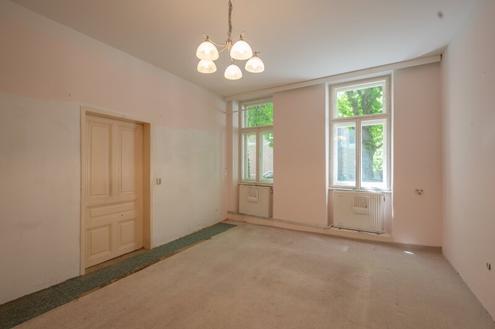 ++NEU++ Sanierungsbedürftige 3-Zimmer Altbauwohnung im Erdgeschoss!