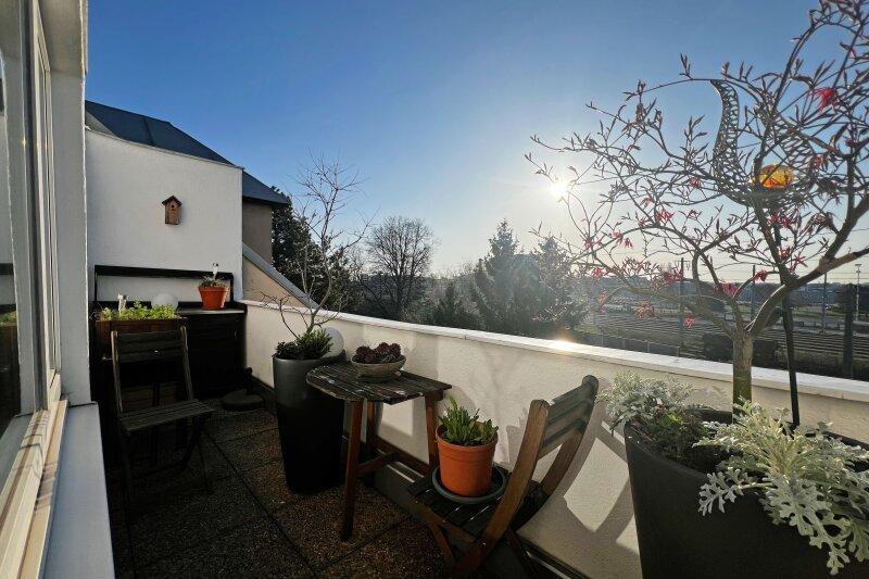 sonnige Ost-Terrasse