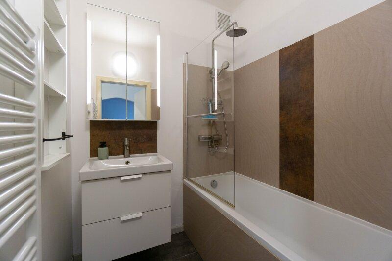 Bad mit Wanne