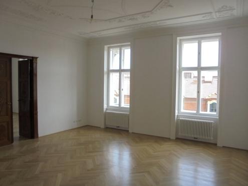 Repräsentative 4-Zimmer Altbauwohnung in Stadtpalais Nähe Schwarzenbergplatz!