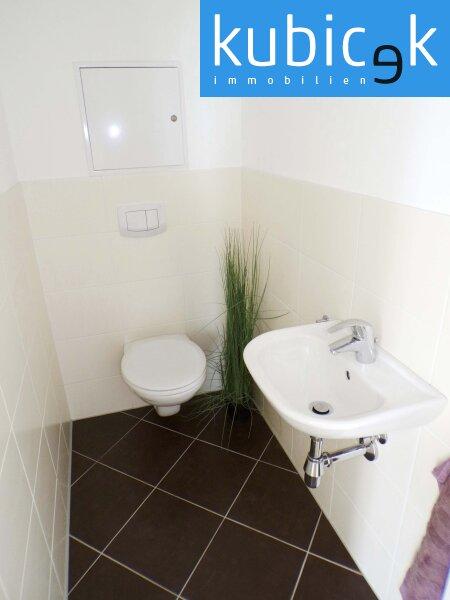 WC mit Handwaschbecken