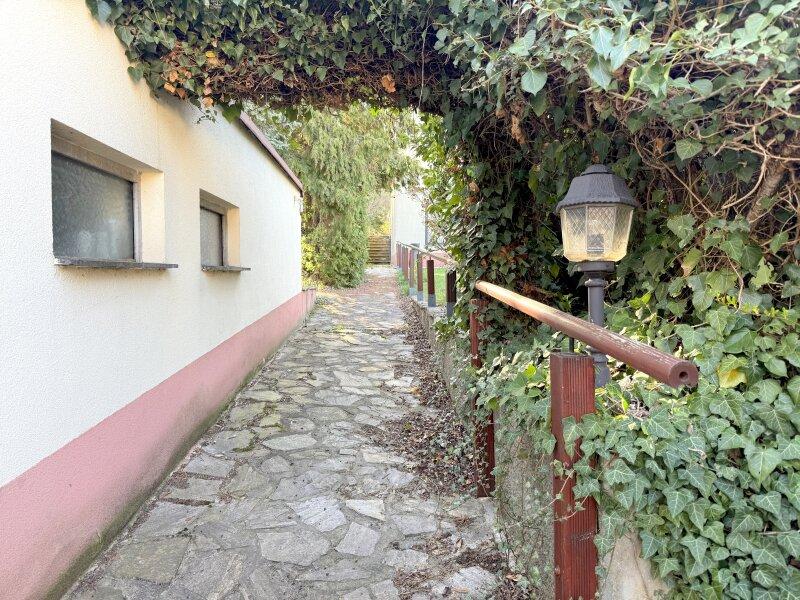 Weg zum Eingang