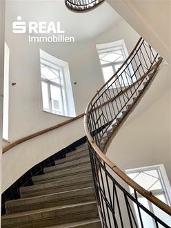 NEUER PREIS! - DG-WOHNUNG IN ELEGANTEM ALTBAU - NIBELUNGENVIERTEL