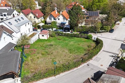 Breitenfurt Ost: Sonniges Eckgrundstck im Ortskern - Aufschlieung bezahlt!