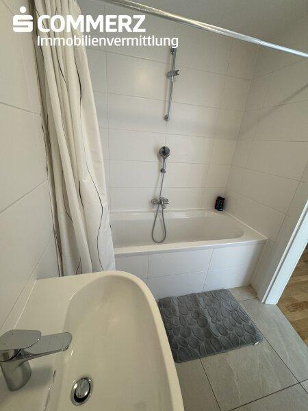 Badezimmer mit Badewanne