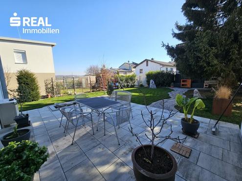 top generalsanierte 3 Zimmer-Wohnung mit Gartennutzung und Parkplatz in absoluter Ruhelage