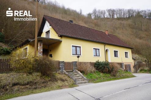 Großzügiges Wohnhaus mit Garten und Schuppen