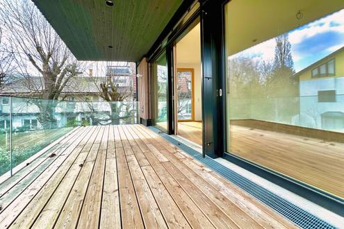 4 Zimmer Wohnung mit großem Balkon