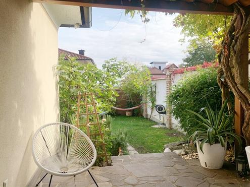 Sonnige großzügige Doppelhaushälfte - 5 Zimmer und ausbaufähig