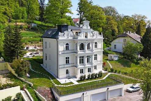 Rarität am Stadtrand Wiens: revitalisiertes, barrierefreies Altbaujuwel mit 500 m² Eigengarten