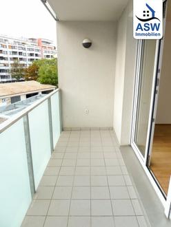 Schöne, moderne 3-Zimmerwohnung mit Loggia in U-Bahn-Nähe (befristet vermietet)