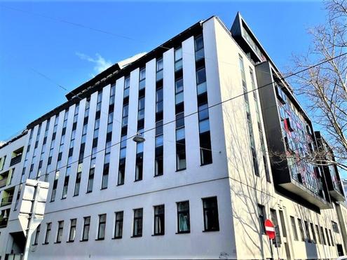 UNBEFRISTET, geförderte 85 m2 Altbau, 3 Zimmer, Komplettküche, 2er-WG-geeignet, Wannenbad, 1. Liftstock, Innstraße