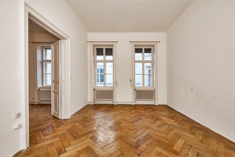 hofseitiges Schlafzimmer