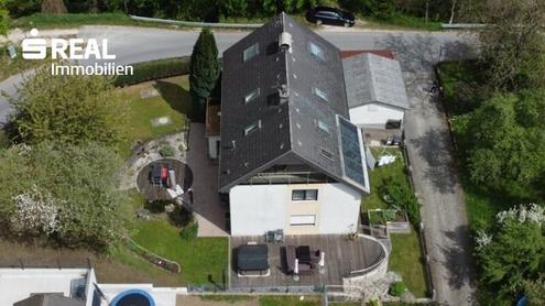 Gerumiges Zweifamilienhaus mit Garten und Terrasse